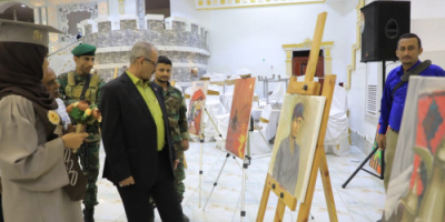 الجعدي يزور معرض قسم الفنون الجميلة بكلية الآداب