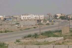 مليشيات الحوثي تفتح نيران أسلحتها الرشاشة على مدينة حيس