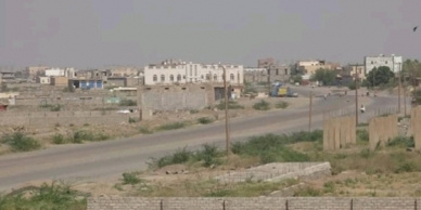 مليشيات الحوثي تفتح نيران أسلحتها الرشاشة على مدينة حيس