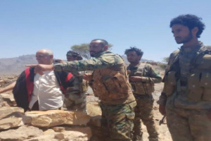 قيادات عسكرية وأمنية بمحور الضالع تتفقد الخطوط الأمامية لقطاع باب غلق جنوبي منطقة العود