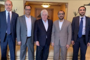صحيفة بريطانية : المبعوث الأممي بات يتبنى المطالب الحوثية بشكل معلن 