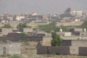 ردا على هزيمتها.. المليشيات الحوثية تجدد القصف على الأحياء السكنية في حيس