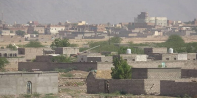 ردا على هزيمتها.. المليشيات الحوثية تجدد القصف على الأحياء السكنية في حيس