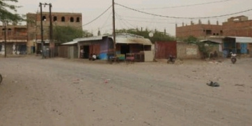 بالأسلحة المتوسطة..مليشيات الحوثي تستهدف المدنيين في حيس