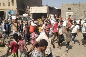 معلمو ردفان يرفضون ابتزازهم بملف المرتبات