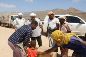 خليفة الإنسان تهدي مساجد سقطرى بنسخ من القرآن الكريم