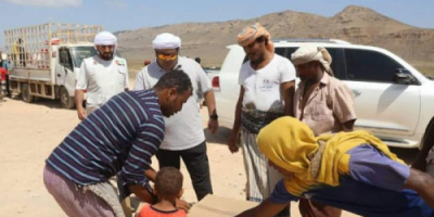 خليفة الإنسان تهدي مساجد سقطرى بنسخ من القرآن الكريم