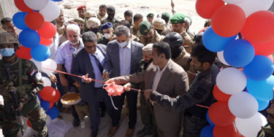  محافظ العاصمة عدن يفتتح مشاريع بربع مليار ريال في المنصورة