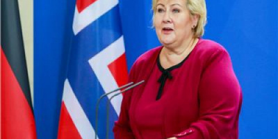 تغريم رئيسة وزراء النرويج 20 ألف كرونة لعدم التزامها بإجراءات التباعد الإجتماعي