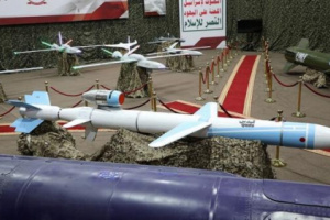 الحوثيون يعلنون استهداف مطار جيزان وقاعدة الملك خالد في السعودية  