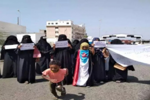 احتجاجات نسائية في حضرموت تهدد بإغلاق ميناء المكلا 