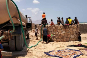 خليفة الإنسانية تلبي الاحتياجات المائية لمنطقة غبة بسقطرى