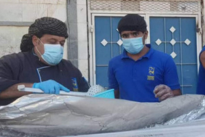 "خليفة الإنسانية" توزع وجبات إفطار للأكثر احتياجاً في سقطرى