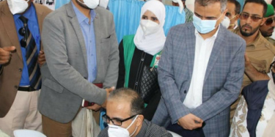 وزير الصحة ومحافظ العاصمة عدن يزوران مركز الحميات في المعلا 