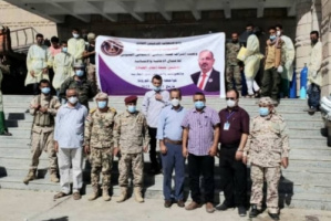 لجنة الإغاثة بالانتقالي تقدم مستلزمات طبية لمركز العزل الصحي في الضالع 