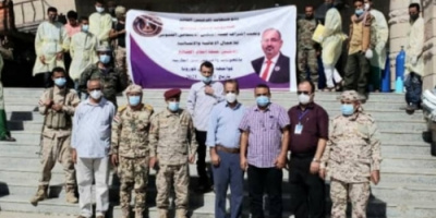 لجنة الإغاثة بالانتقالي تقدم مستلزمات طبية لمركز العزل الصحي في الضالع 