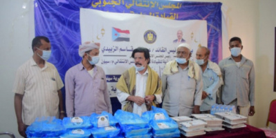 انتقالي سيئون يوزع وجبات إفطار للأكثر احتياجاً في المديرية