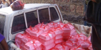 أبين: انتقالي لودر يوزع 400 وجبة في منطقة أمصرة