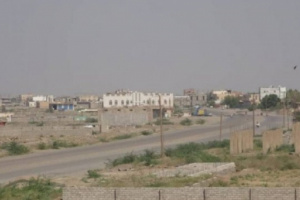مليشيا الحوثي تواصل استهدافها على منازل المدنيين بحيس 
