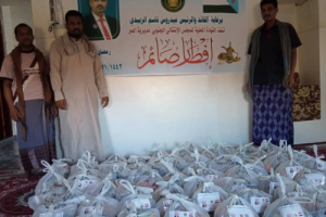 لجنة الإغاثة بالانتقالي تواصل توزيع مبادرة إفطار صائم في عمد