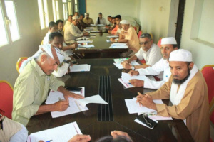 تنفيذي الشحر يوجه بتنظيم الأسواق وإزالة السيارات القديمة من شوارع المديرية