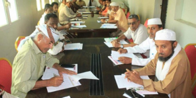 تنفيذي الشحر يوجه بتنظيم الأسواق وإزالة السيارات القديمة من شوارع المديرية