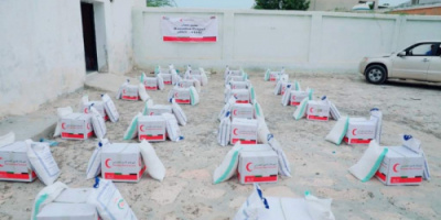الهلال الإماراتي يوزع 470 سلة غذائية لأهالي حضرموت