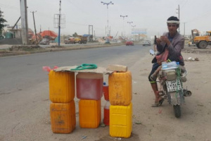 المليشيا الحوثية تعيد فتح محطات الوقود بأسعار خيالية