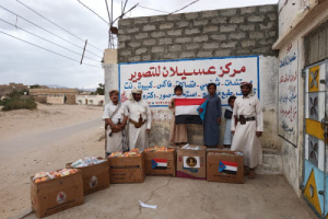 انتقالي عسيلان يواصل توزيع وجبات إفطار صائم في مركز سعدة 