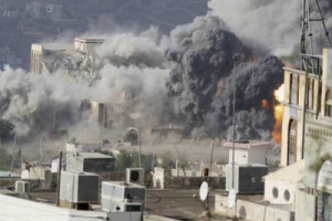 استهداف الحوثيين للمباني السكنية.. المليشيات تقصف الإنسانية