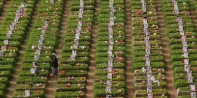 الحوثي يتعامل بطائفية حتى في جثث قتلاهم 