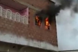 قذائف مليشيا الحوثي تحرق منازل المواطنين في حيس 