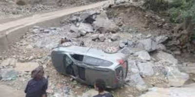 إنقلاب سيارة في نقيل هيجة العبد بين تعز وعدن