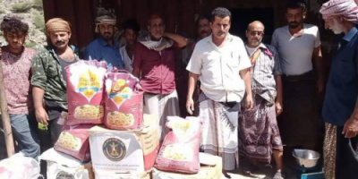 بمبادرة من الزُبيدي.. 158 سلة غذاء لأسر شهداء يهر يافع