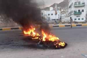 انطفاء الكهرباء يشعل شرارة الاحتجاجات في المكلا