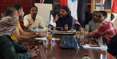 رئيس انتقالي سقطرى يتلقى 694 عداد كهرباء تالف من دكسم باور