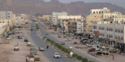 عصابة مسلحة تسطو على محل العروي للصرافة في باتيس بأبين وتقتل احد الموظفين