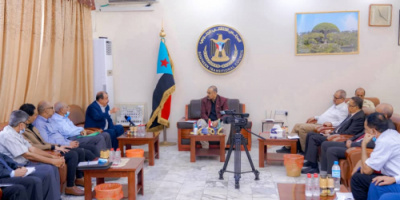 الزُبيدي يعقد لقاءً مشتركاً مع الوفد التفاوضي ورؤساء دوائر الأمانة ولجان لجمعية الوطنية