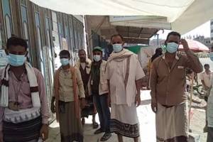 قيادة انتقالي ردفان تتفقد عملية صرف الحوالات النقدية للمستفيدين من برنامج الغذاء العالمي