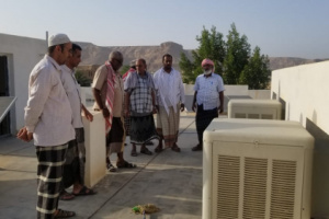 لجنة الطوارئ بانتقالي تريم تتكفل بصيانة تكييف مركز مشطة الصحي 