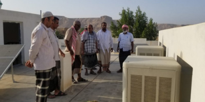 لجنة الطوارئ بانتقالي تريم تتكفل بصيانة تكييف مركز مشطة الصحي 