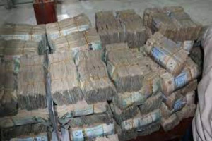 بالاسماء... الكشف عن 4 قيادات حوثية متورطة في نهب أكثر من 80 مليون ريال شهرياً