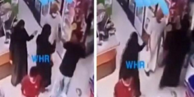 شاهد.. كيف تعاملت امرأة مع شاب تحرش بفتاة داخل أحد المتاجر!