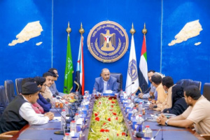 الرئيس الزُبيدي : الانتقالي يبذل قصارى جهده في تخفيف معاناة أسر الشهداء 