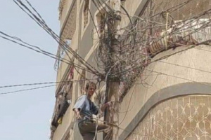تواصل حملة إزالة الربط العشوائي للتيار الكهربائي في مديريات عدن