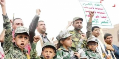 ميليشيا الحوثي تنقل أطفال المراكز الصيفية للجبهات