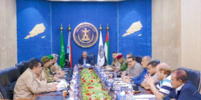 الرئيس القائد عيدروس الزُبيدي يترأس اجتماعًا للقادة العسكريين والأمنيين