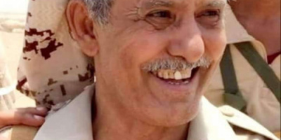 اللواء بن بريك يُعزي في وفاة عضو الجمعية الوطنية المناضل الشيخ عبدالله الحوتري المرقشي