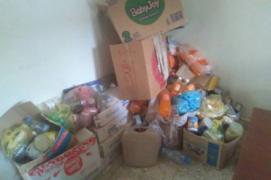 ضبط مواد غذائية تالفة بمحلات زنجبار
