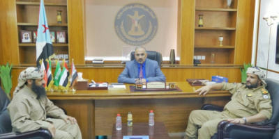 الرئيس الزُبيدي يلتقي بالقائد العام لألوية الدعم والاسناد 